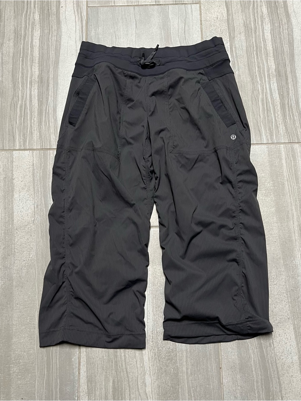 Lululemon Studio Crop in gray - Picture 5 of 10